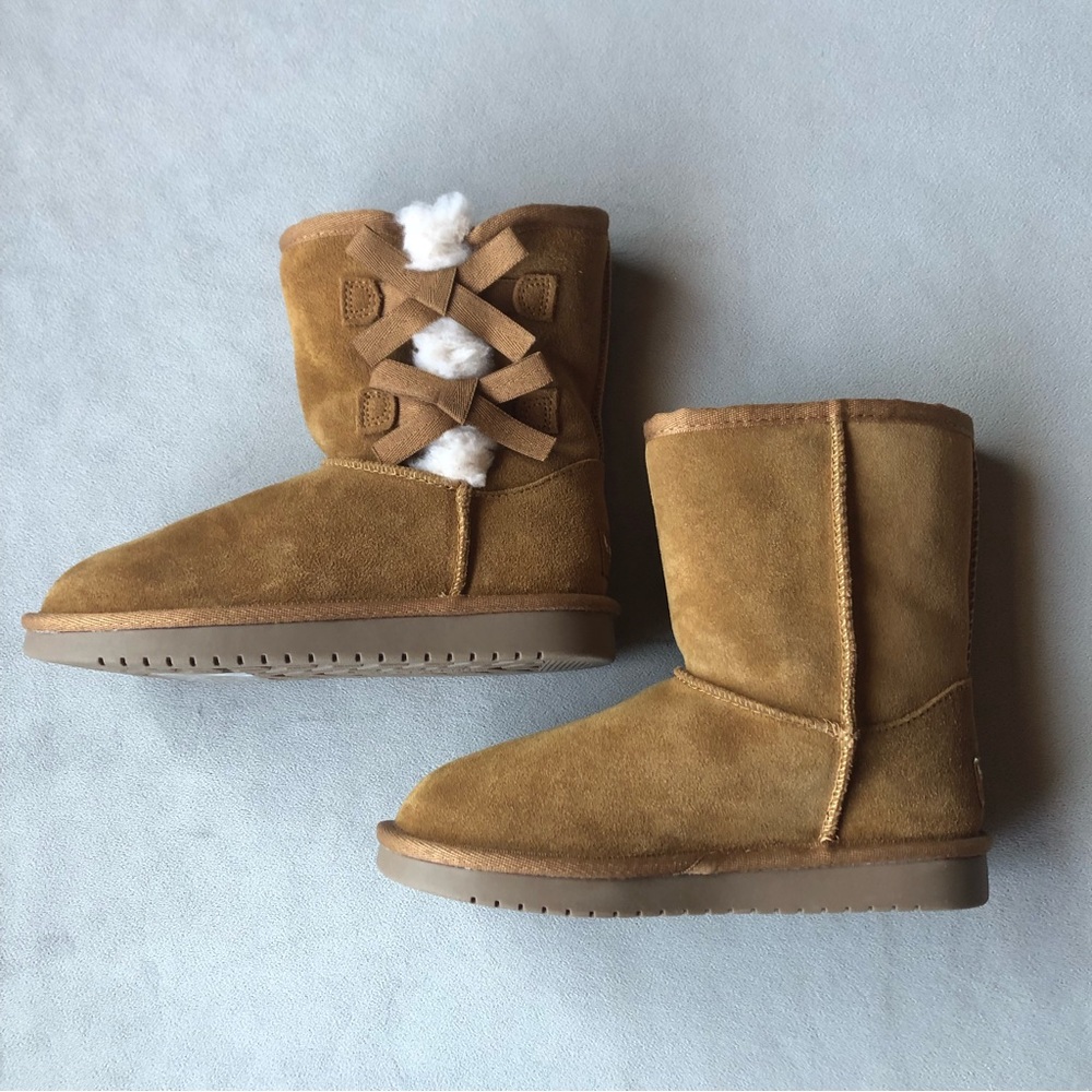 Koolaburra by Ugg ~ Victoria Short ~ Youth Size 1 ~ Chestnut ~ New!